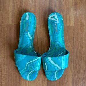 LARROUDE Sandals Turquoise Blue Ivy Flat Mule Patent
Leather Wave Aqua Size 7.5